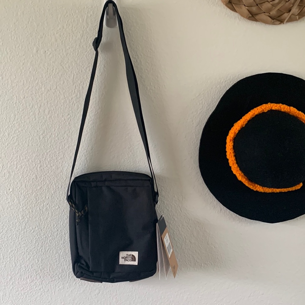 North Face Cross Body! NWT